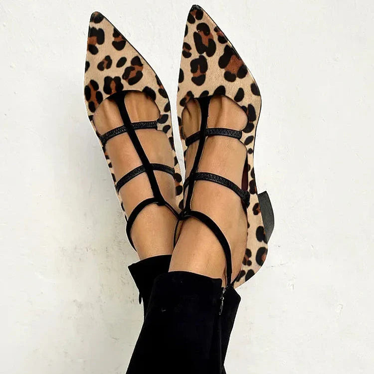 Tacón con estampado de leopardo.