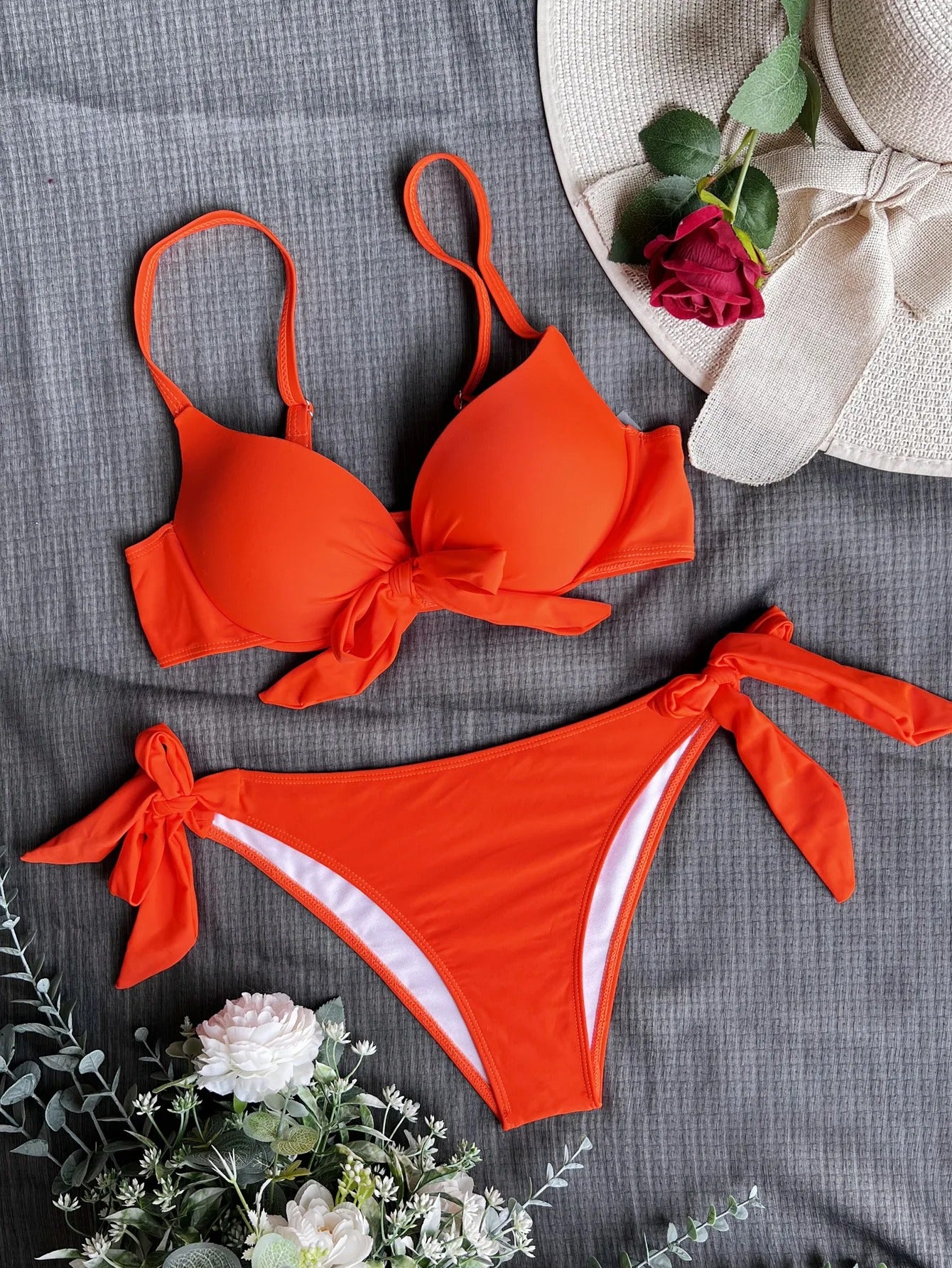 ZOE- Bikini dos piezas con top lazo.